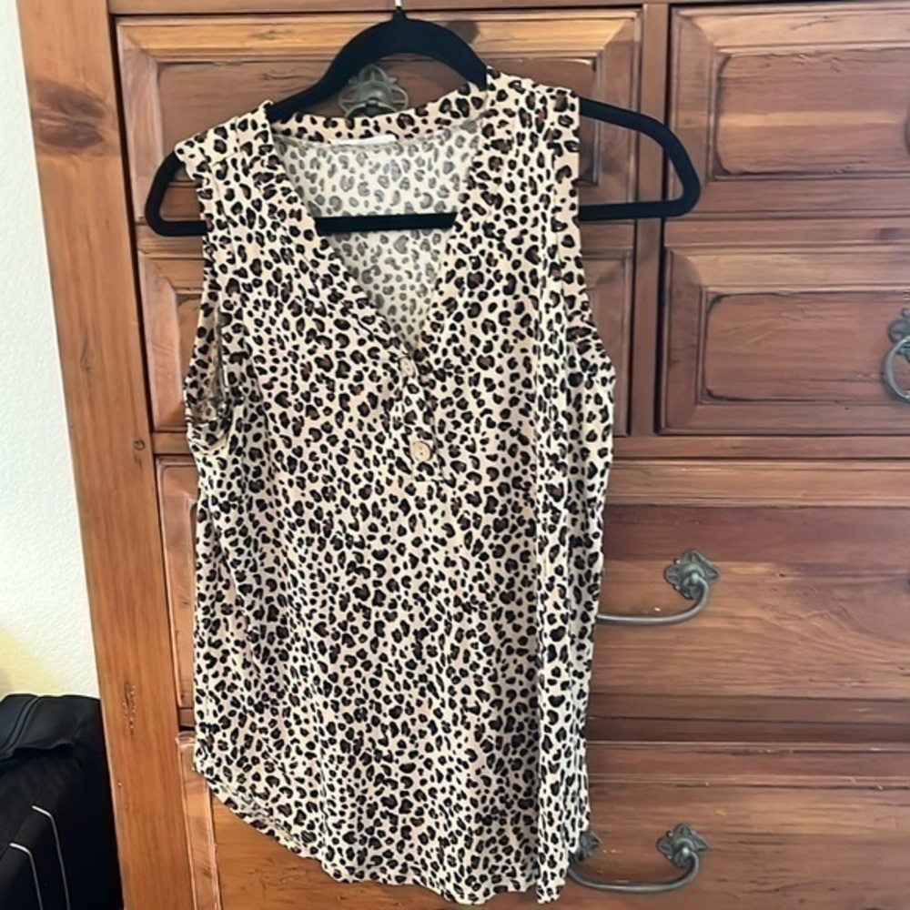 Bombom Women’s Tan And Brown Leopard Print Sleeveless Henley Top NWOT